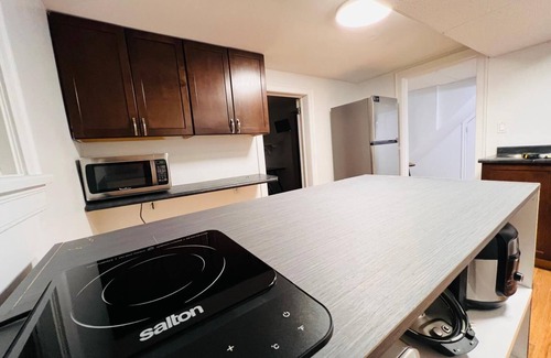 Medicine Hat House | Private Hillview Gateway