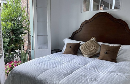 French Quarter House | Private historic home in heart of French quarter with secluded gas lit courtyard