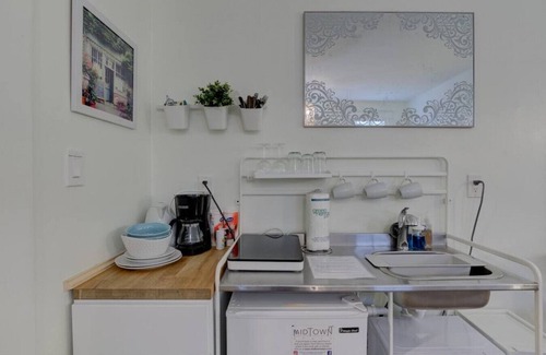 Midtown Apartment | Private Historic Studio from the year 1900!