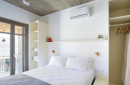 Kamares House | Private Holiday Residence, 200m from the beach. Enjoy the Greek Way of Living