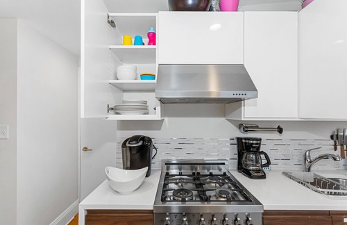 Harsimus Cove House | Private home 20 mins from NYC!