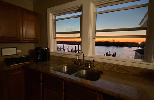 Barataria House | Private Home, Charter Fishing and Ecotourism. Only 25 miles to French Quarter.