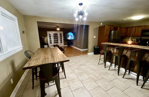 Barataria House | Private Home, Charter Fishing and Ecotourism. Only 25 miles to French Quarter.