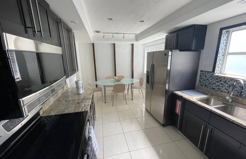Royal Poinciana House | Private Home Close to Hollywood Beach