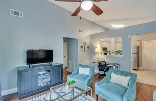 Savannah House | Private home close to everything!