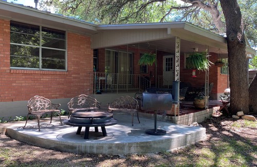 Leakey House | Private Home & Frio River Front - 2 Main BR + Optional extra BR - max 19 guests
