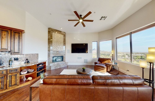 Fountain Hills House | Private Home in Scottsdale/Fountain Hills, AZ. Movie Theater, Pool, Hot Tub, Pool Table, Casita