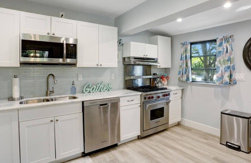 Lake Park House | Private Home Minutes Away from Downtown Naples and Beautiful Naples Beaches