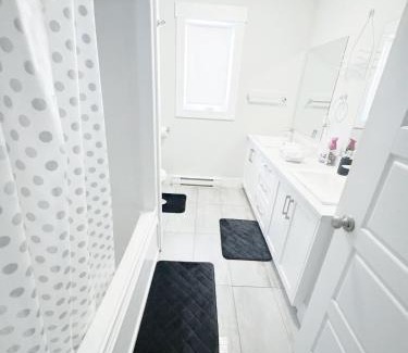 Moncton House | Private Home Near Moncton Hospital&Downtown