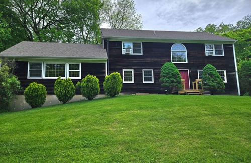Sherman House | Private home next to Candlewood lake and Candlelight farms inn