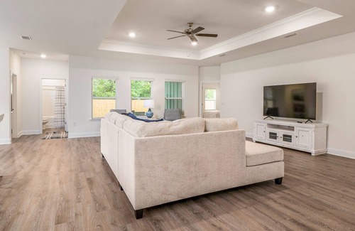 Foley House | Private Home, Quiet Neighborhood, Pet Friendly, Ten minutes to Beach