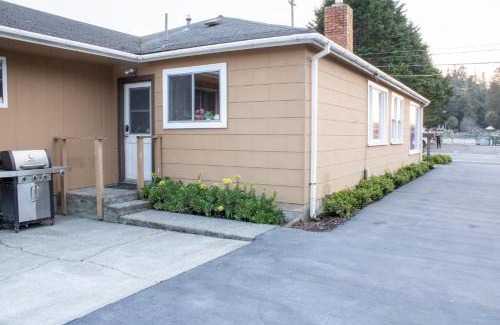 Eureka House | Private Home - #RedwoodSkyWalkRetreat - 5BD, Pro Pool Table, BBQ, Foosball, Darts, Fireplace, Movie Projector, Stereo, Cotton Bedding