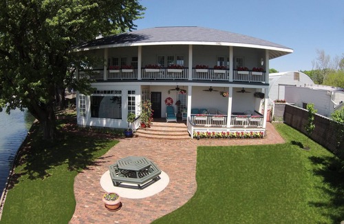Council Bluffs House | Private home rental 4BR 3.5 Bath (Lake Manawa, IA)