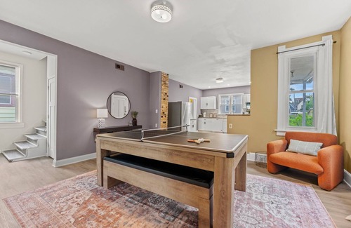 Lower East Side House | Private Home w/Backyard + Game Table – Walk to Brady St Fun