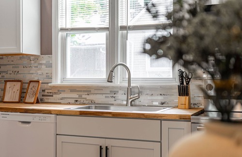 Lower East Side House | Private Home w/Backyard + Game Table – Walk to Brady St Fun