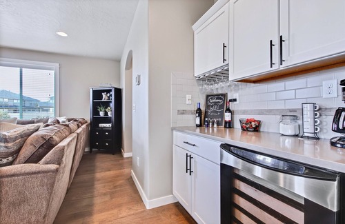 Eagle House | Private Home with custom bar, 8 person hottub, grill and patio! Nearby parks!