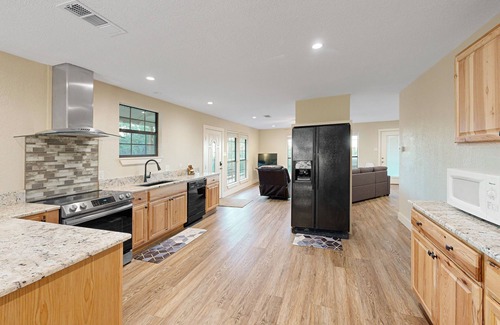 Pipe Creek House | Private home with hill country views, open layout, W/D, central AC, & patio