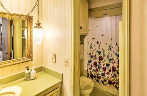South Tulsa House | Private Home with Hot Tub and Patio Near Dtwn Tulsa
