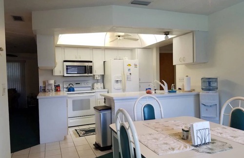 South Venice House | Private home with rear fenced in yard with pool