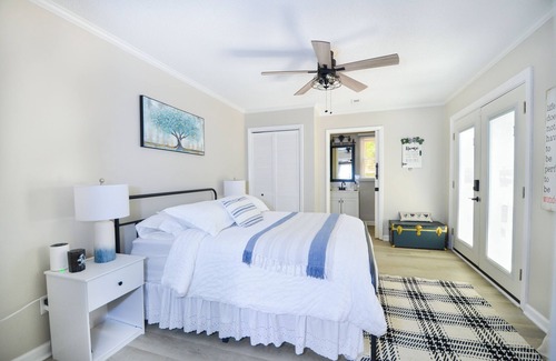 Wake Forest Other | Private Homestead, 1.5 Acres, Spa, Gym, Firepit, Chickens, King Suite, Pets