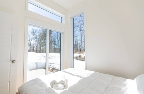 Argenteuil Regional County Municipality Apartment | Private Hot Tub | Hiking | Skiing | Luméo