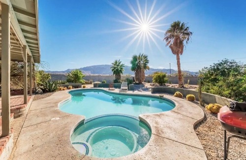 Twentynine Palms House | Private Hot Tub & Pool/Resort
