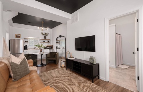 Kitty Hawk Apartment | Private Hot Tub! 100” Projector In Bedroom, Luxury King Bed/Design, OBX Beaches!