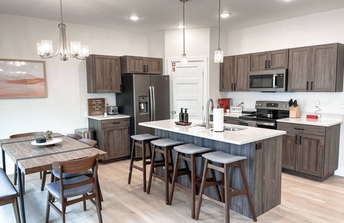 Kanab House | Private Hot Tub - 3br Townhouse - Sleeps 10