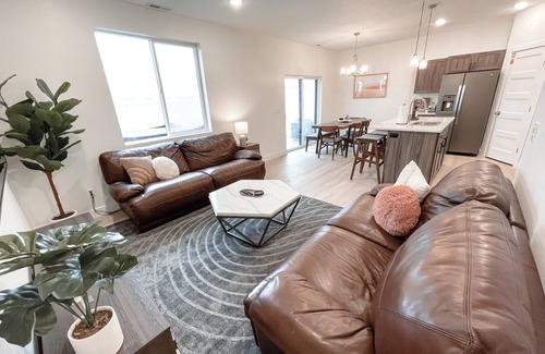Kanab House | Private Hot Tub - 3br Townhouse - Sleeps 10