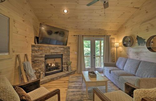 Murphy House | Private Hot Tub and EV Charger Cozy Murphy Cabin!