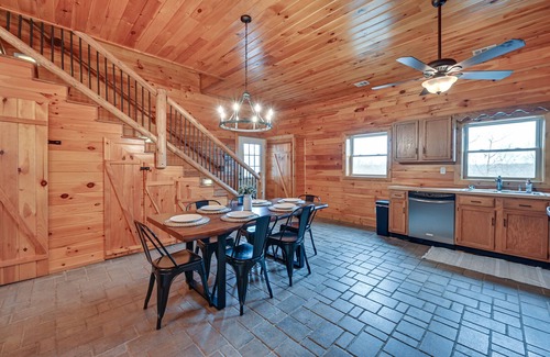 Bee Spring Cabin | Private Hot Tub, Arcade Game: Bee Spring Cabin