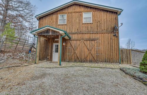 Bee Spring House | Private Hot Tub, Arcade Game Bee Spring Cabin