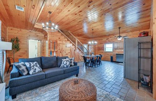 Bee Spring House | Private Hot Tub, Arcade Game Bee Spring Cabin