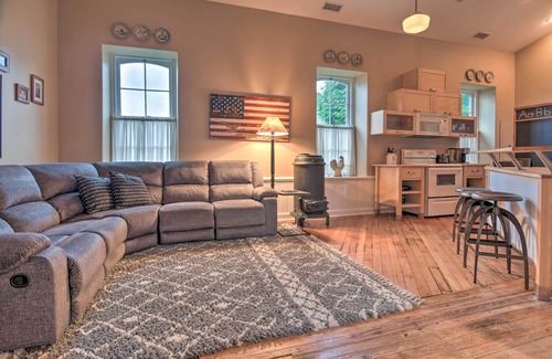 Wrightsville Cottage | Private Hot Tub at Cozy Wrightsville Cottage!