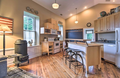 Wrightsville Cottage | Private Hot Tub at Cozy Wrightsville Cottage!
