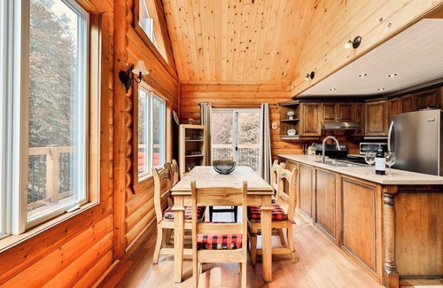 Nominingue House | Private Hot Tub/Cordelia