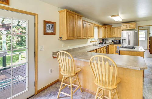 Lincoln House | Private Hot Tub: 'Enchanted Hideaway' in Lincoln!