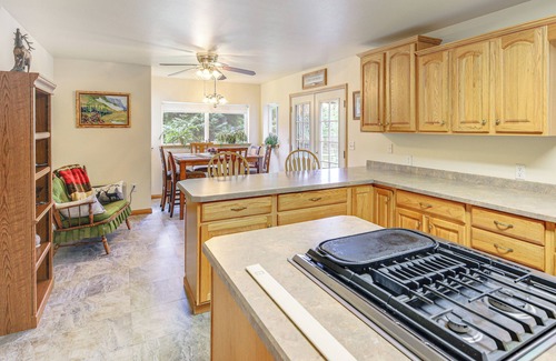 Lincoln House | Private Hot Tub: 'Enchanted Hideaway' in Lincoln!
