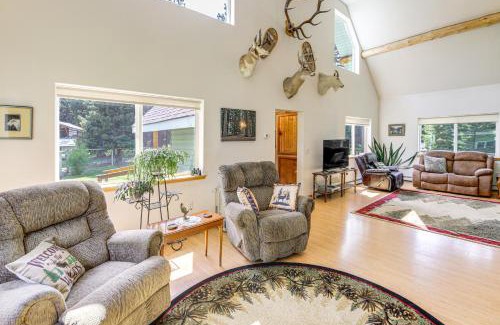 Lincoln House | Private Hot Tub Enchanted Hideaway in Lincoln!