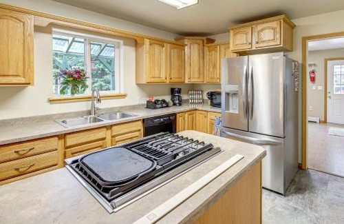 Lincoln House | Private Hot Tub Enchanted Hideaway in Lincoln!