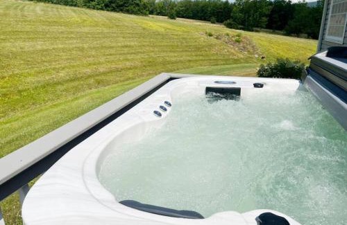 New Kingston House | Private Hot Tub - Game Room - Luxury Home