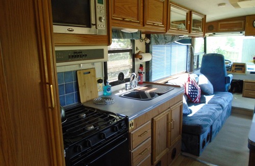 Ferrensby House | private hot tub with 1990,s American motorhome