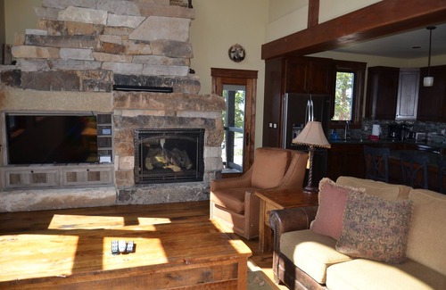 Woodmoor House | Private Hot Tub, Great Views, Pines Trees, Wi-Fi, Free Shuttle, 3 Bed/3 Bath