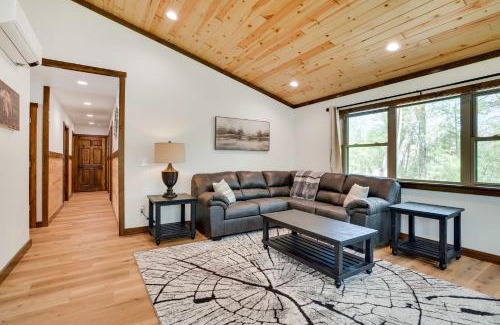 Hatfield House | Private Hot Tub Hatfield Vacation Rental!