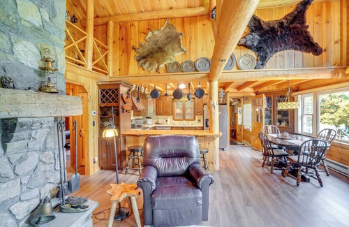 Glendale Cabin | Private Hot Tub: Hudson Valley Cabin Retreat!