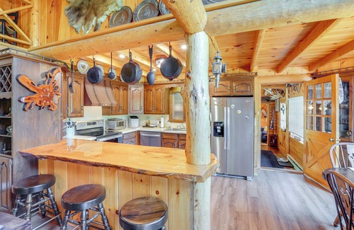Glendale Cabin | Private Hot Tub: Hudson Valley Cabin Retreat!