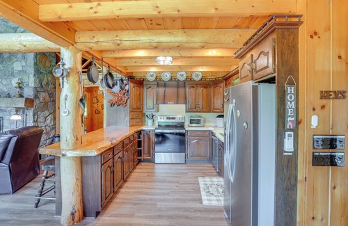Glendale Cabin | Private Hot Tub: Hudson Valley Cabin Retreat!
