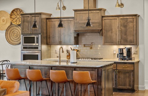 Klamath Falls House | Private Hot Tub in The Running Y Resort - Game Room for All Ages