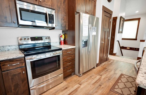 Sweetwater House | Private Hot Tub! Ideal Beach! Lake Views!