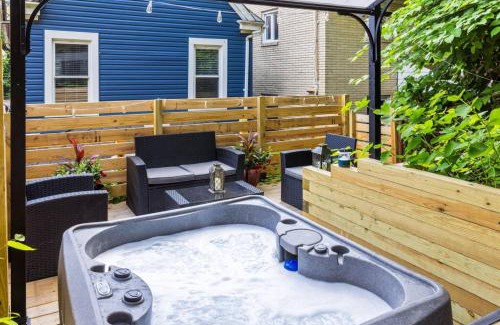 Pittsburgh House | Private Hot Tub King beds 1 Block from Butler